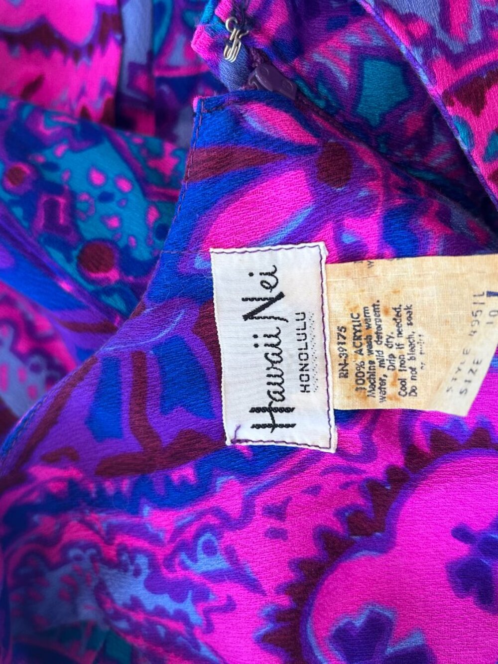 Hawaii Nei Beautiful Authentic Hawaian Dress - Picture 4 of 13